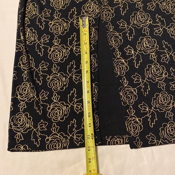 Epic USA Gold Rose Trace Design on Black Maxi Skirt with Back Split - Picture 8 of 16